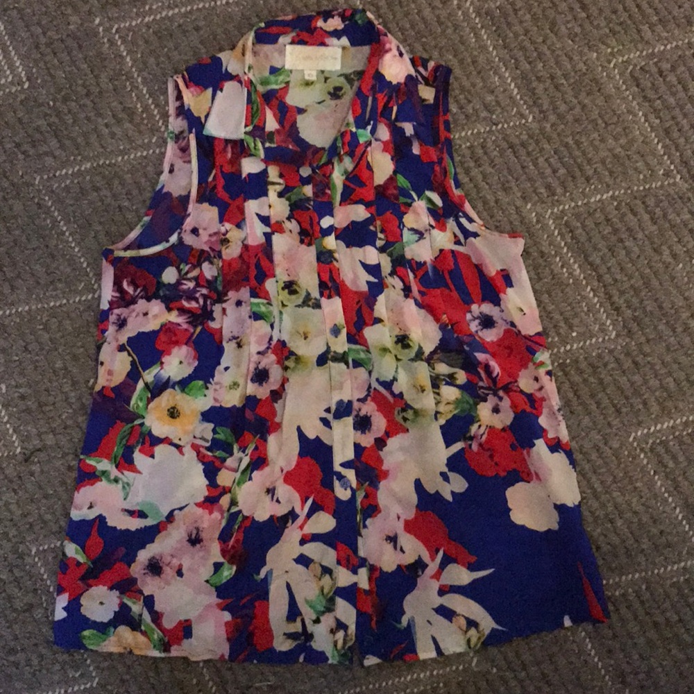 Yumi Kim button up top!
